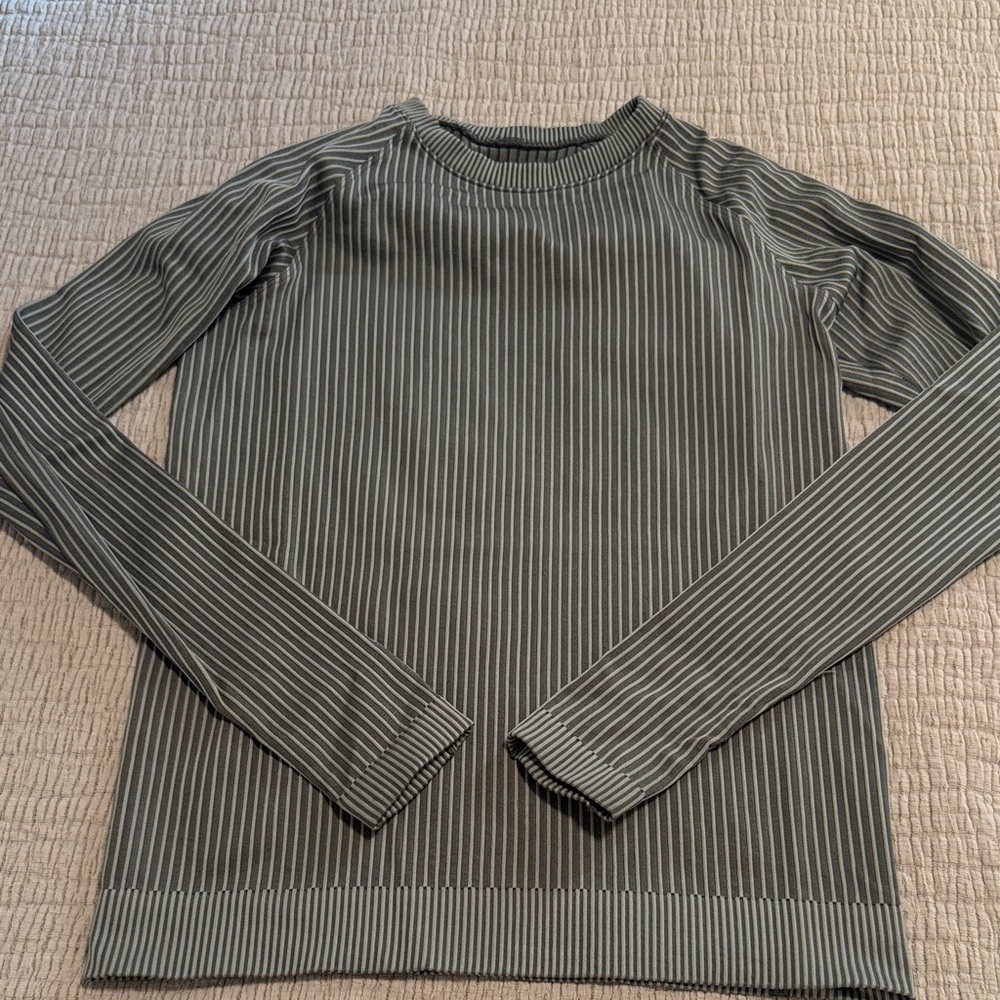 Rest Less Pullover. Colour: Rib dark forest/Jade Grey